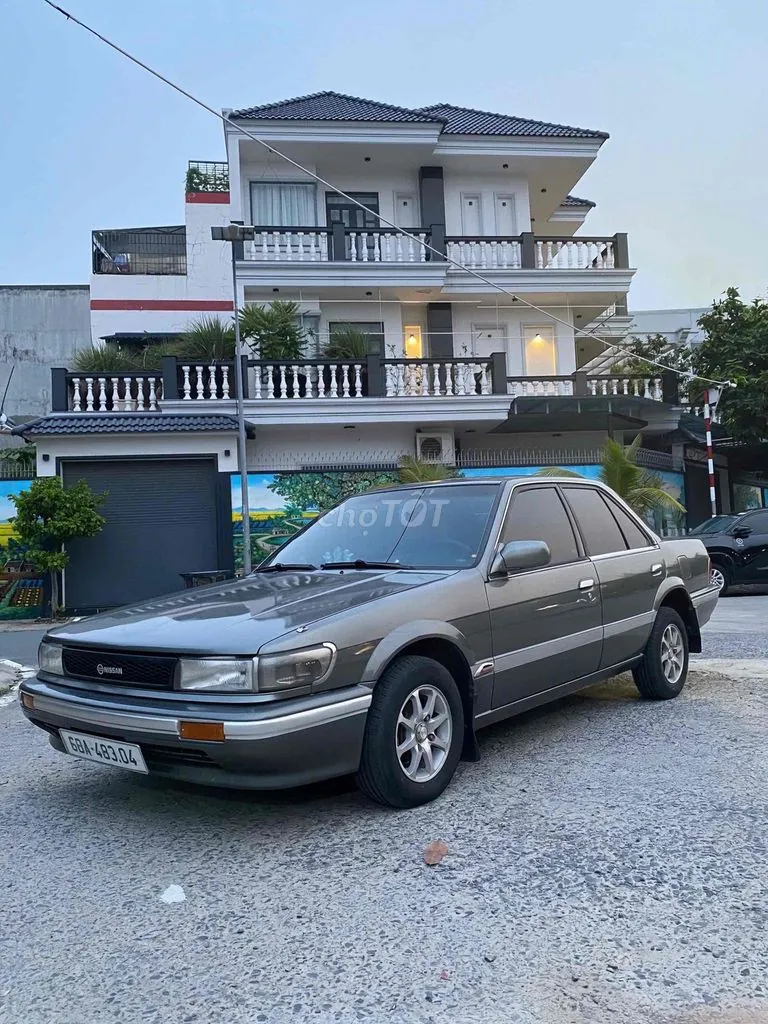Nissan Bluebird 1990 photo 2