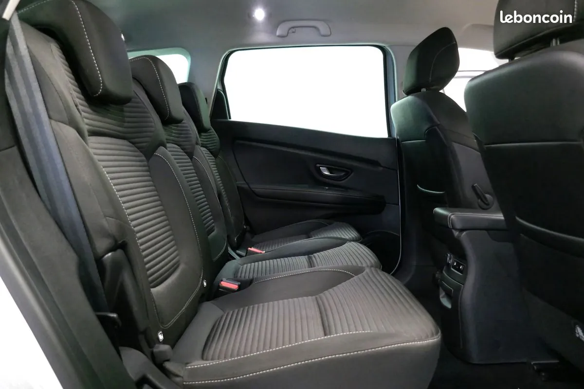 Renault Grand Scenic 2023 photo 4