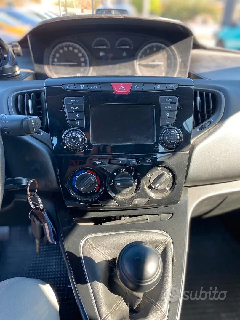 Lancia Ypsilon