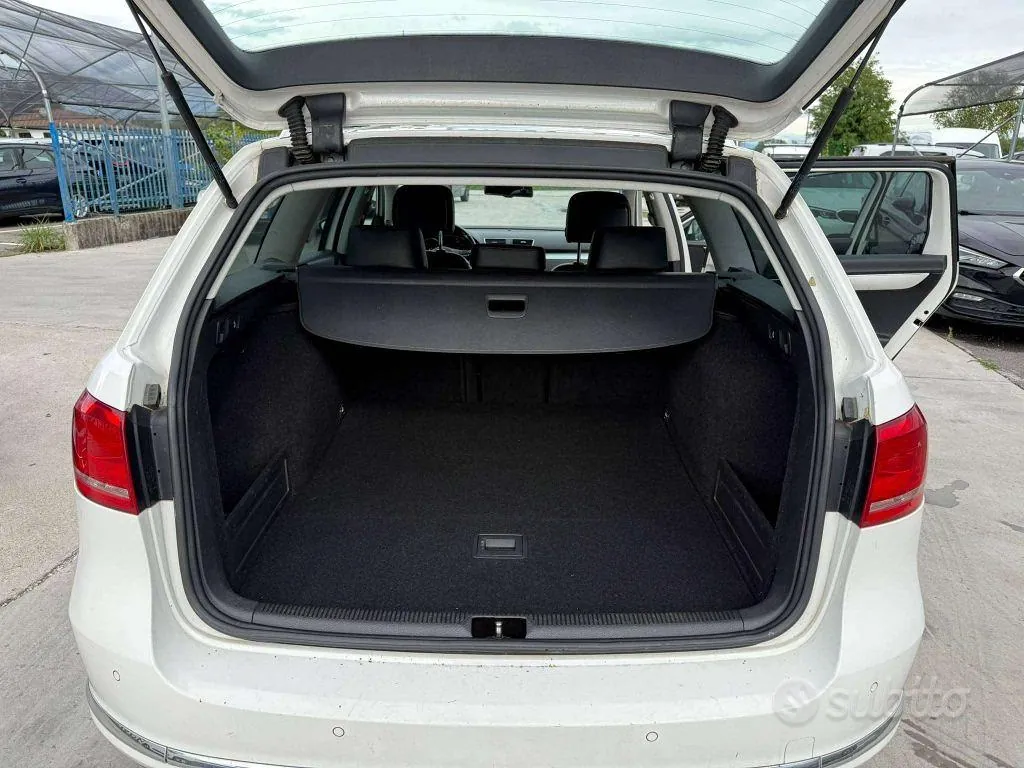 Volkswagen Passat Variant 2012 photo 5