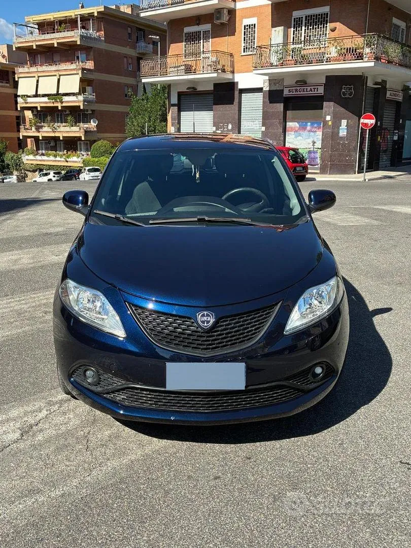 Lancia Ypsilon