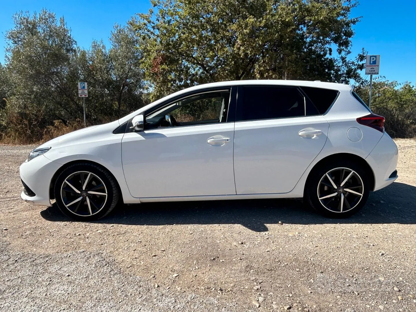 Toyota Auris 2017 photo 2