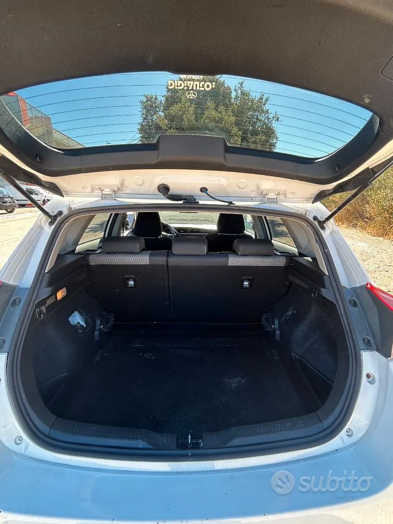 Toyota Auris 2017 photo 5