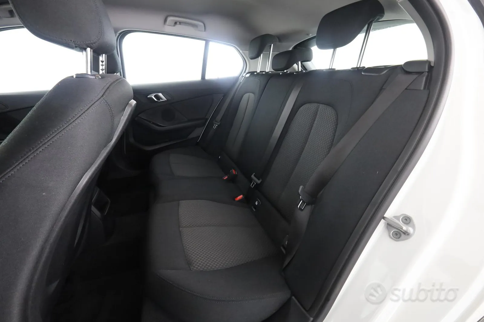 BMW 1 Series 2023 photo 3