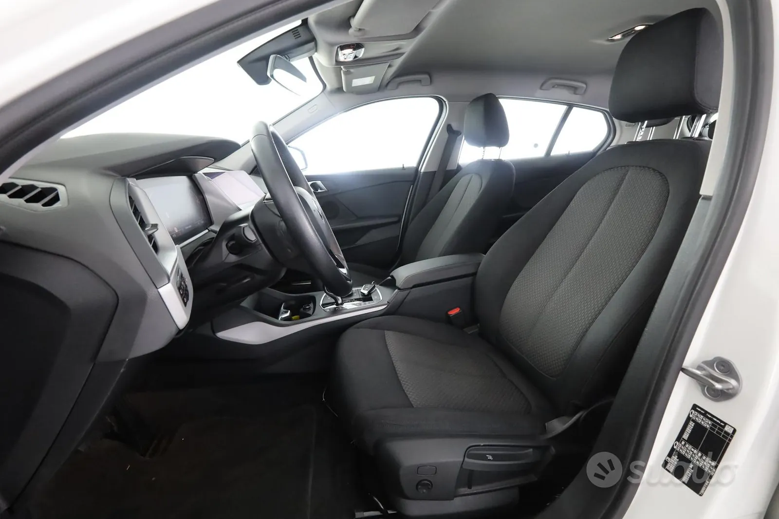 BMW 1 Series 2023 photo 2