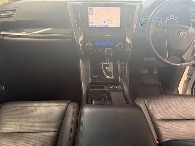 Toyota Alphard Hybrid 2020 photo 3