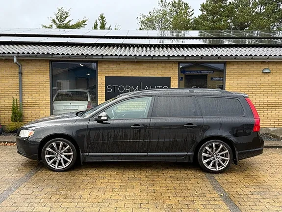 Volvo V70 2010 photo 2