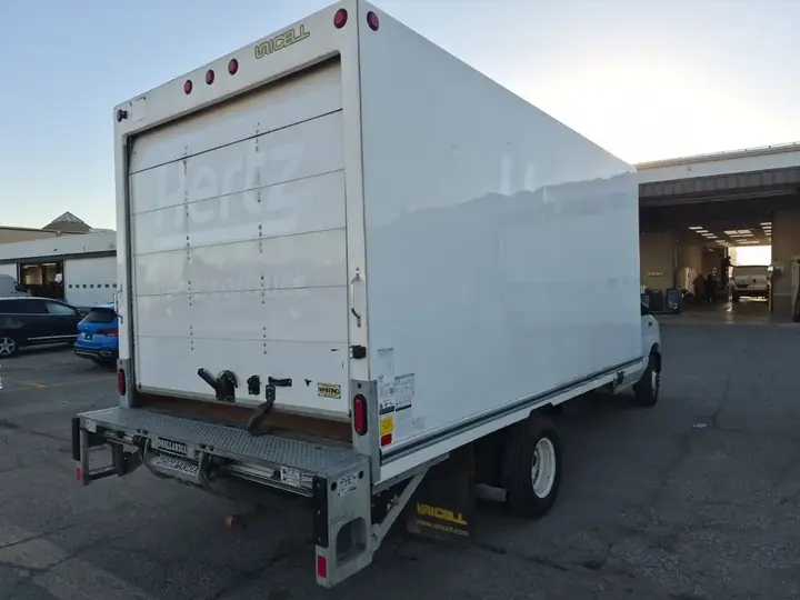 Ford E-Series Van 2023 photo 4