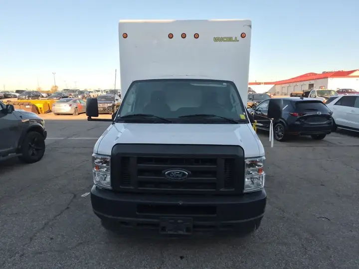 Ford E-Series Van 2023 photo 3