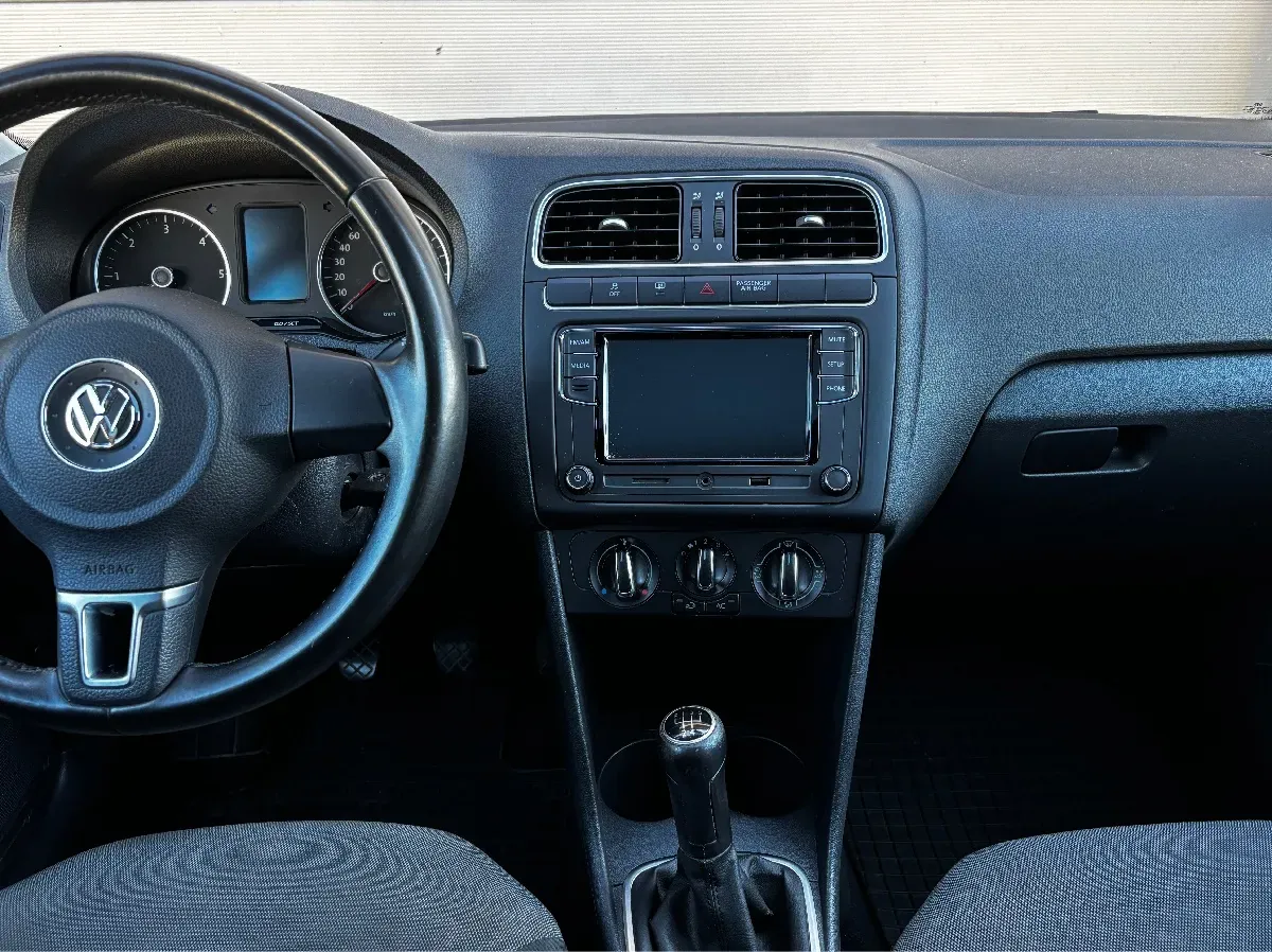 Volkswagen Polo 2011 photo 3