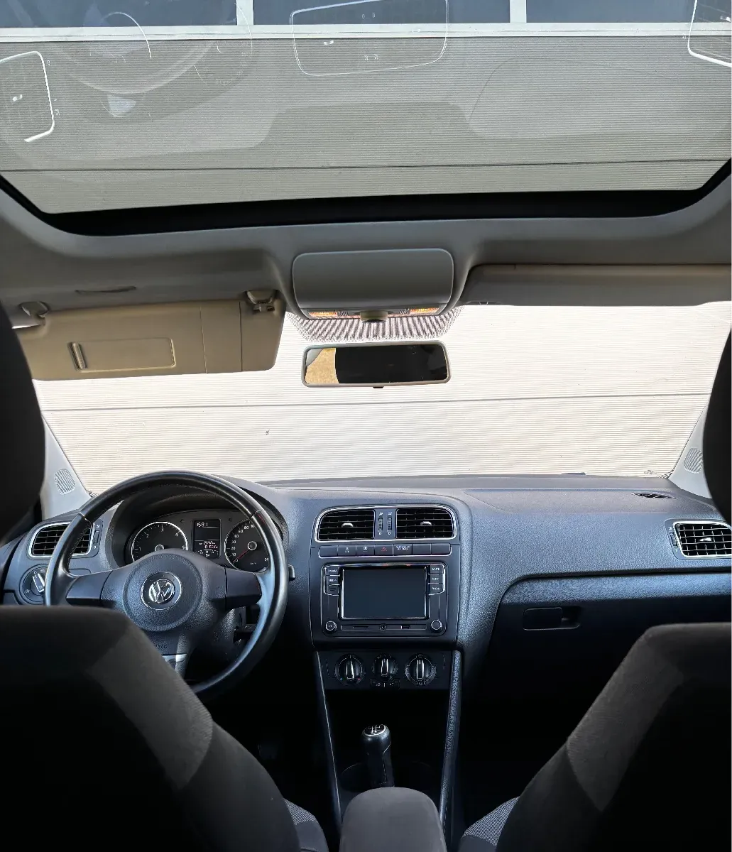 Volkswagen Polo 2011 photo 2