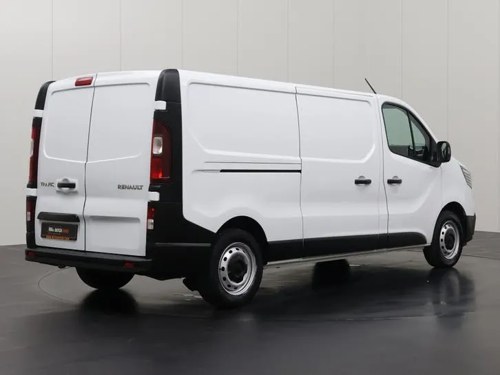 Renault Trafic 2024 photo 2