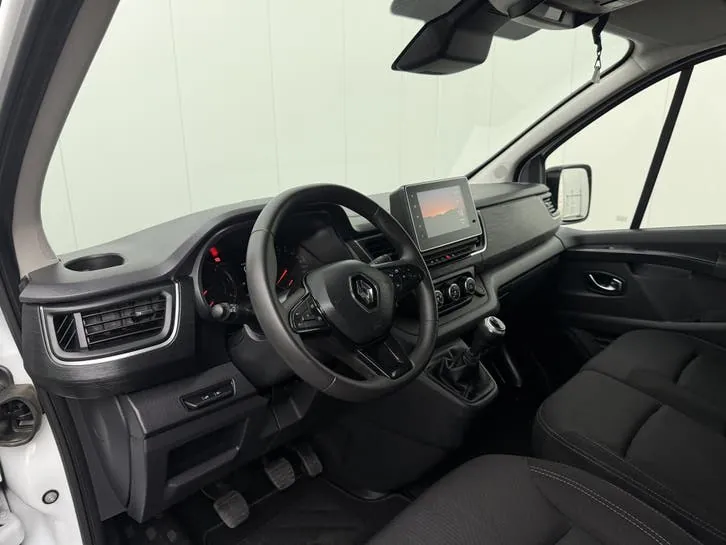 Renault Trafic 2024 photo 3