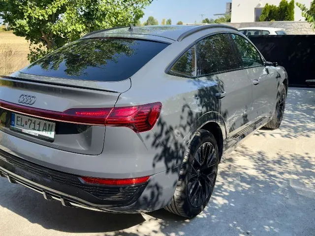 Audi Q8 2022 photo 2