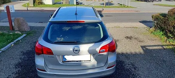 Opel Astra 2011 photo 4