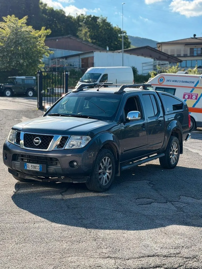 Nissan Navara 2012 photo 2