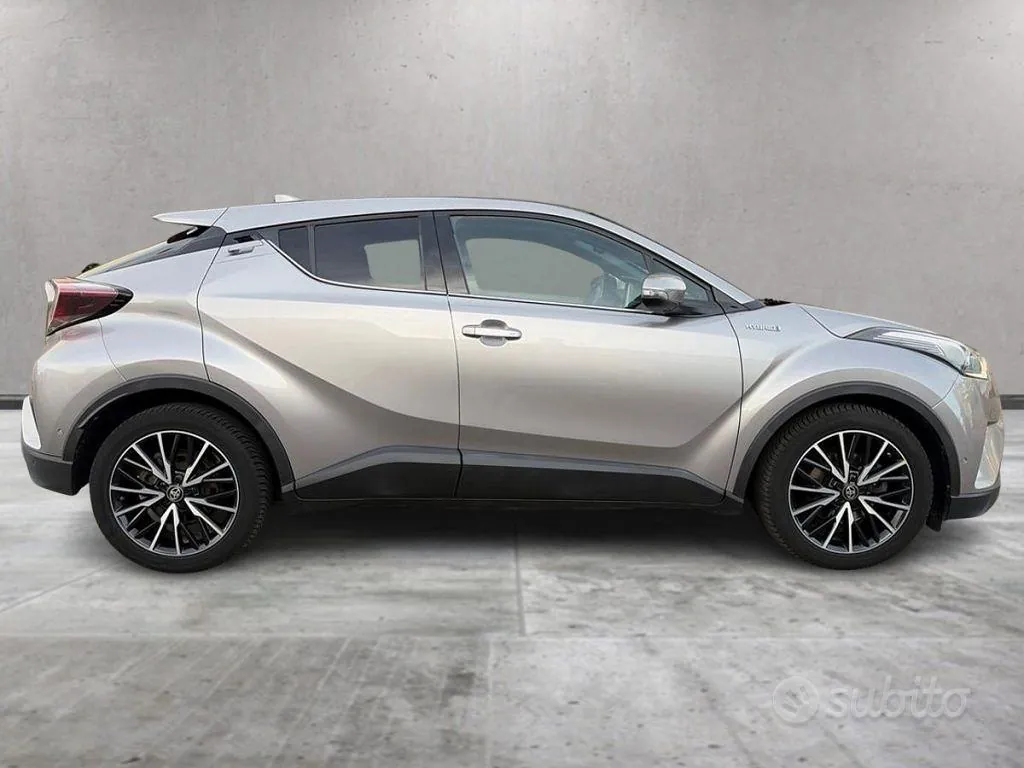 Toyota C-Hr 2018 photo 2