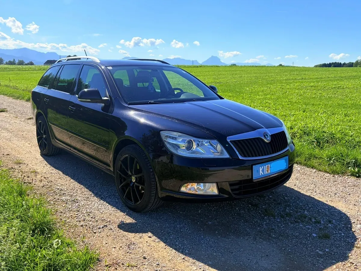 Skoda Octavia 2011 photo 2