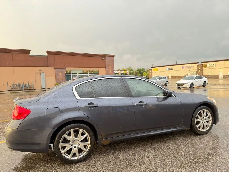 Infiniti G37X 2011 photo 4