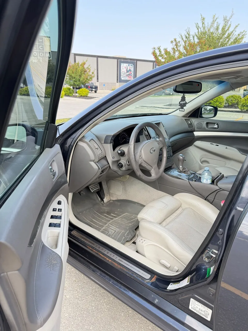 Infiniti G37X 2011 photo 5