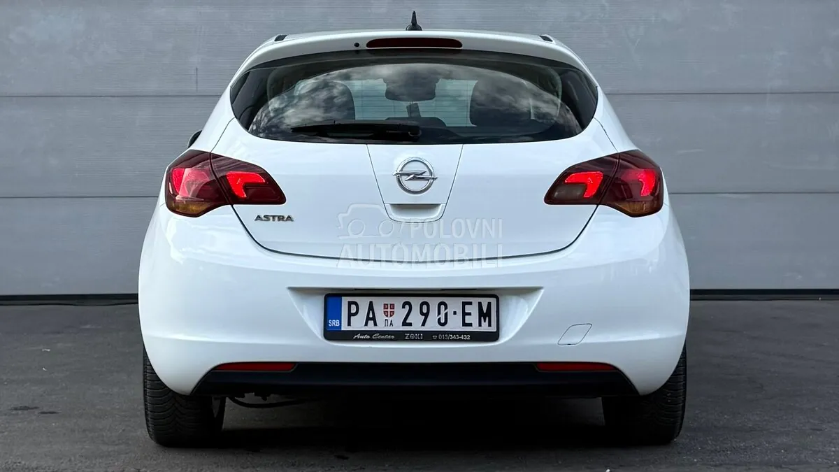Opel Astra J 2010 photo 5
