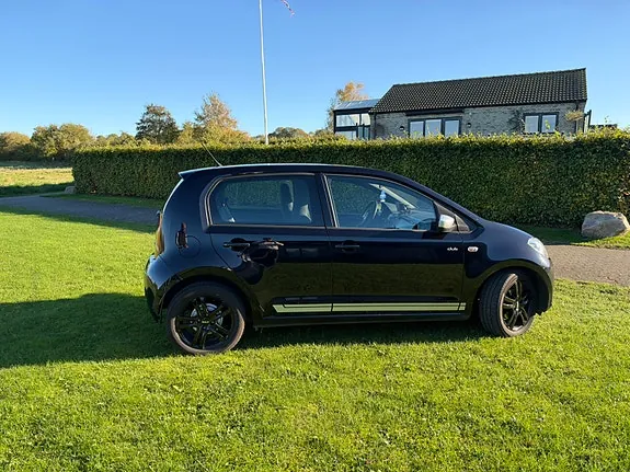 Volkswagen Up 2015 photo 5