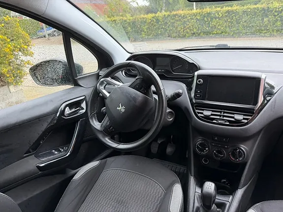 Peugeot 208 2016 photo 5