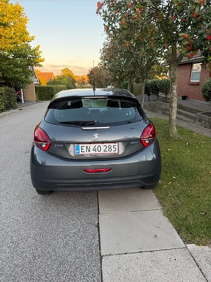 Peugeot 208 2016 photo 2