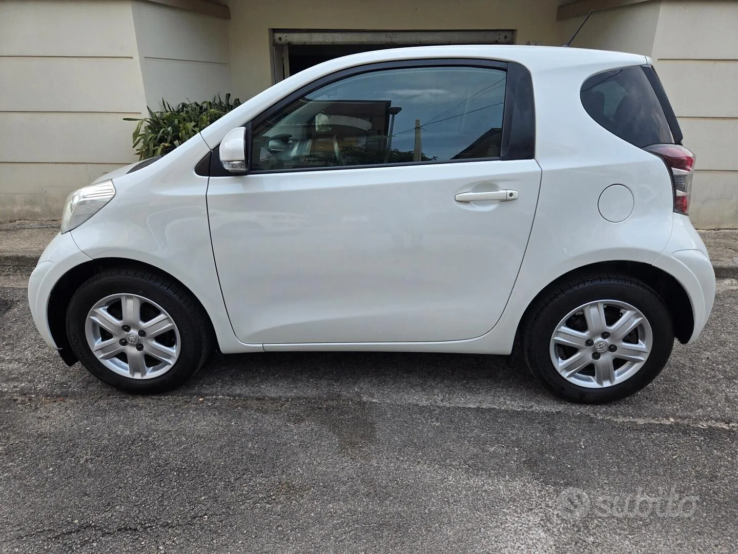 Toyota Iq 2009 photo 2
