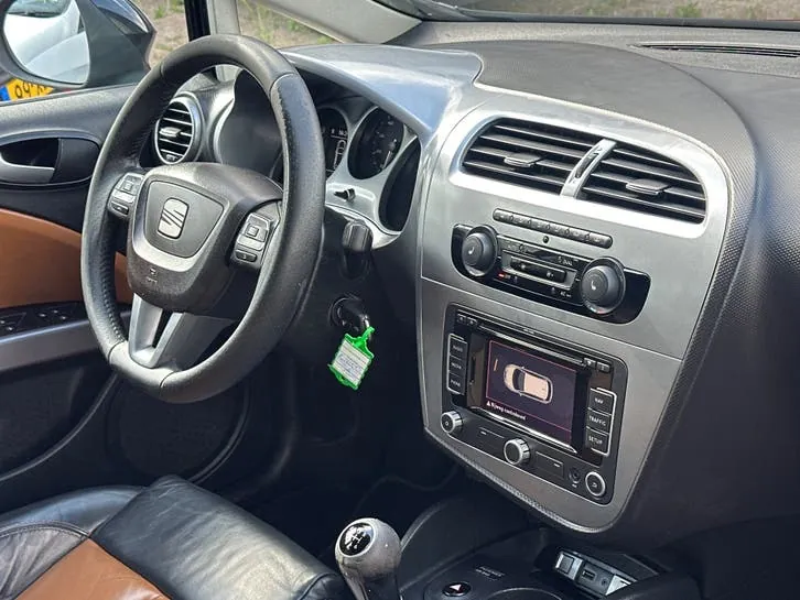 Seat Leon 2011 photo 2