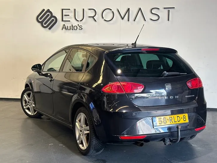 Seat Leon 2011 photo 3