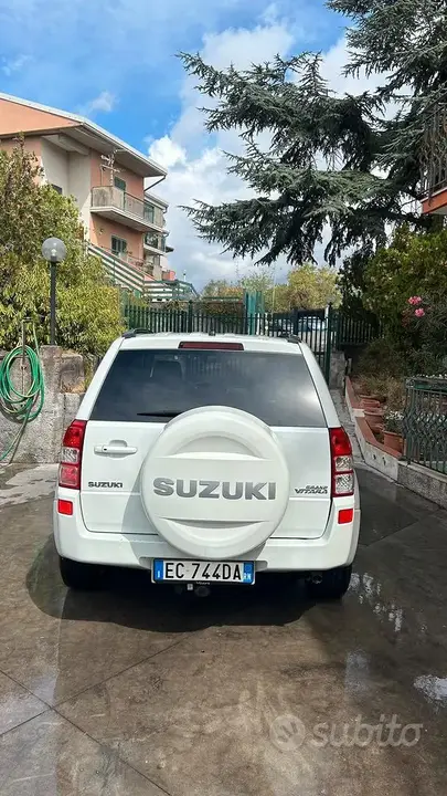Suzuki Grand Vitara 2010 photo 3