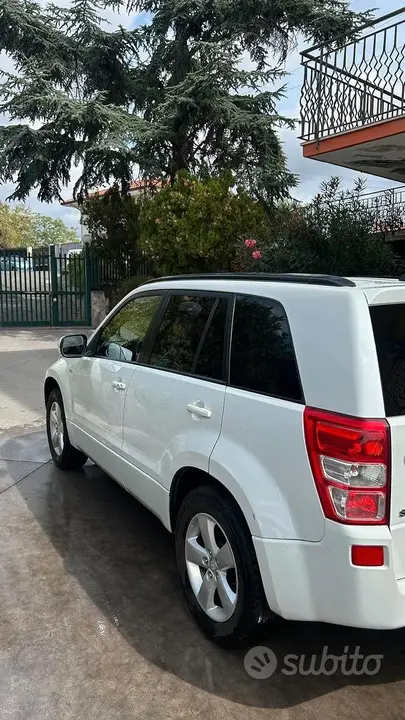 Suzuki Grand Vitara 2010 photo 2