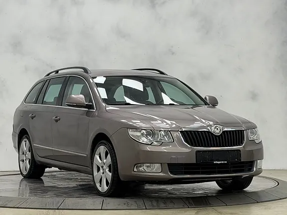 Skoda Superb 2011 photo 4