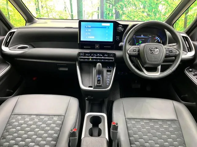Toyota Voxy 2025 photo 2