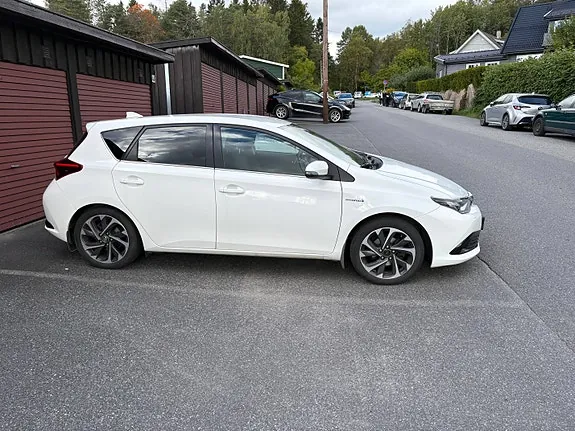 Toyota Auris 2015 photo 2
