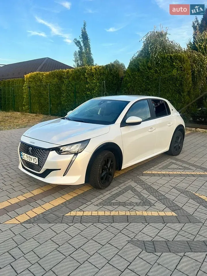 Peugeot E-208
