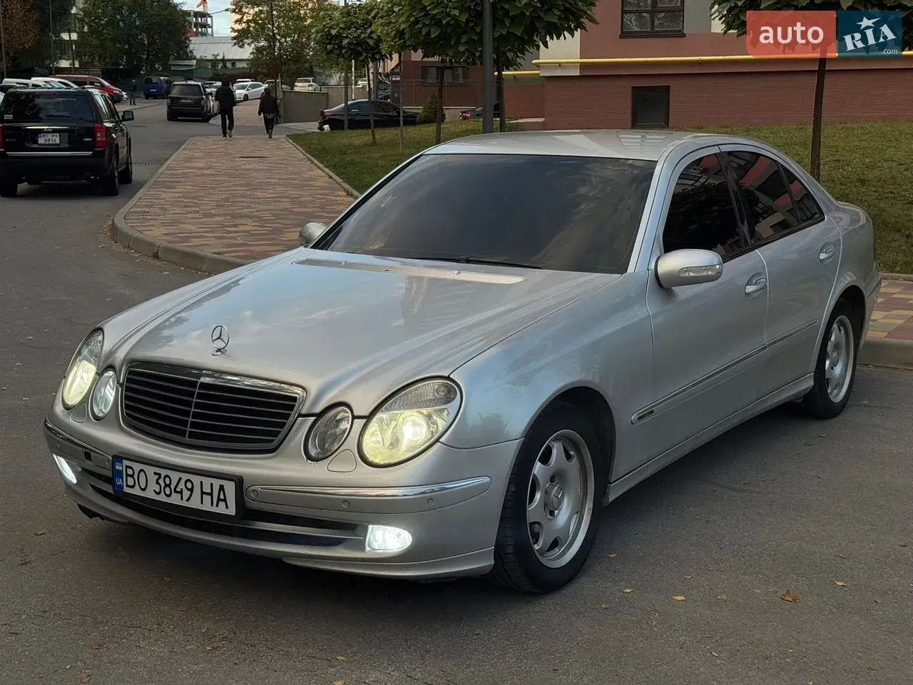 Mercedes-Benz E-Class 2005 photo 2