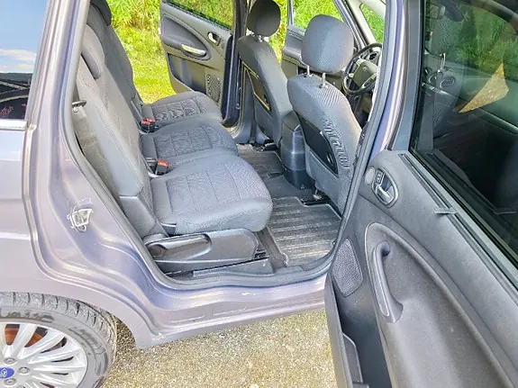 Ford S-Max 2013 photo 2