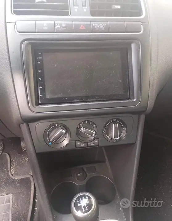 Volkswagen Polo 2011 photo 4