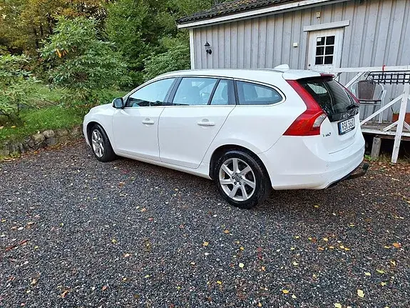 Volvo V60 2014 photo 2