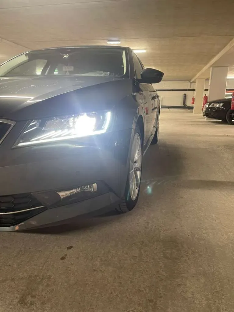 Skoda Superb 2015 photo 2