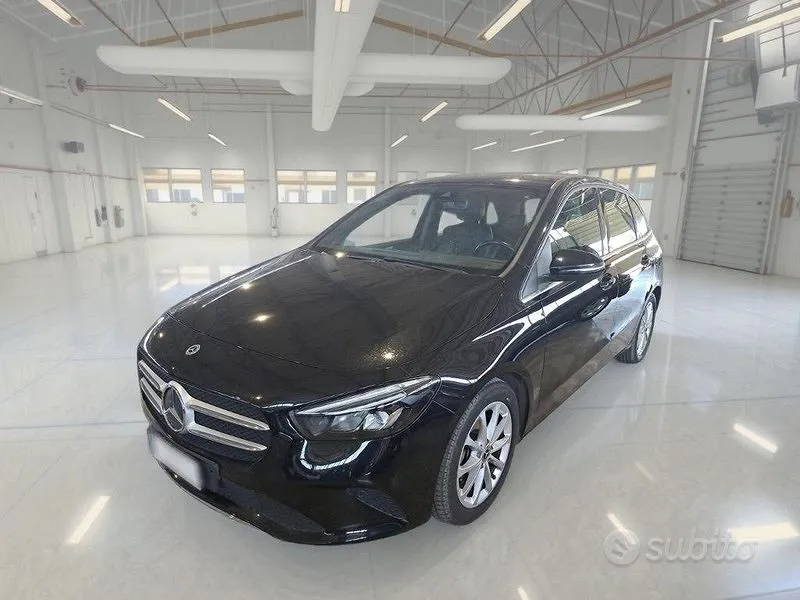 Mercedes-Benz B 180