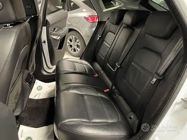 Jaguar E-Pace 2019 photo 5