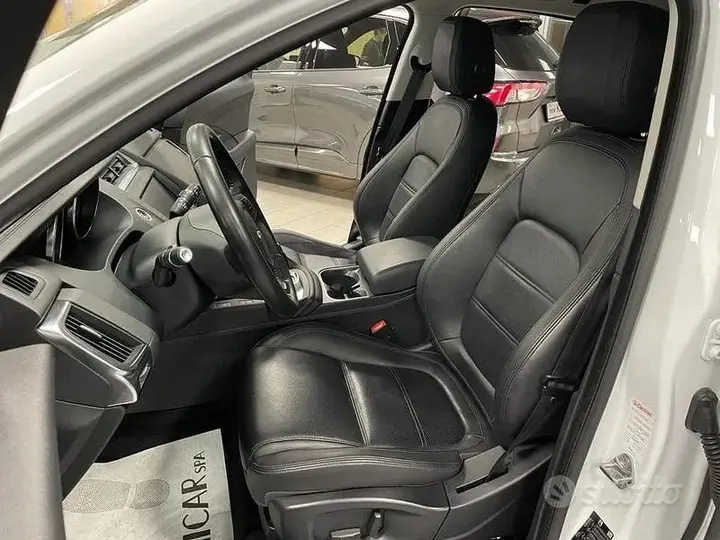 Jaguar E-Pace 2019 photo 4
