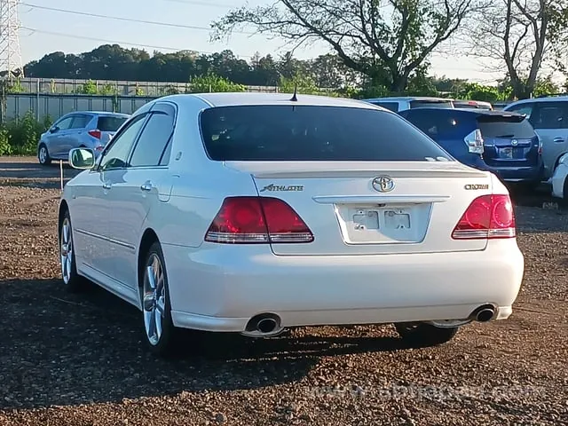 Toyota Crown 2005 photo 5