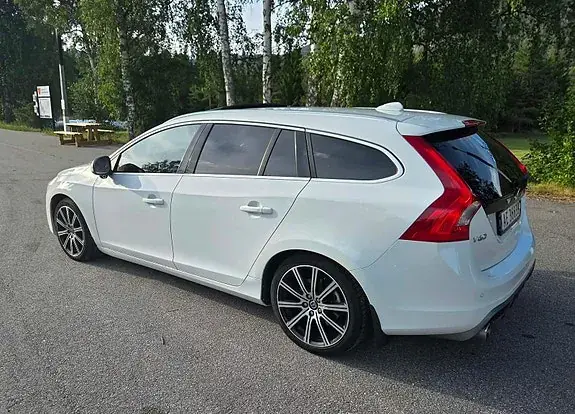 Volvo V60 2013 photo 2