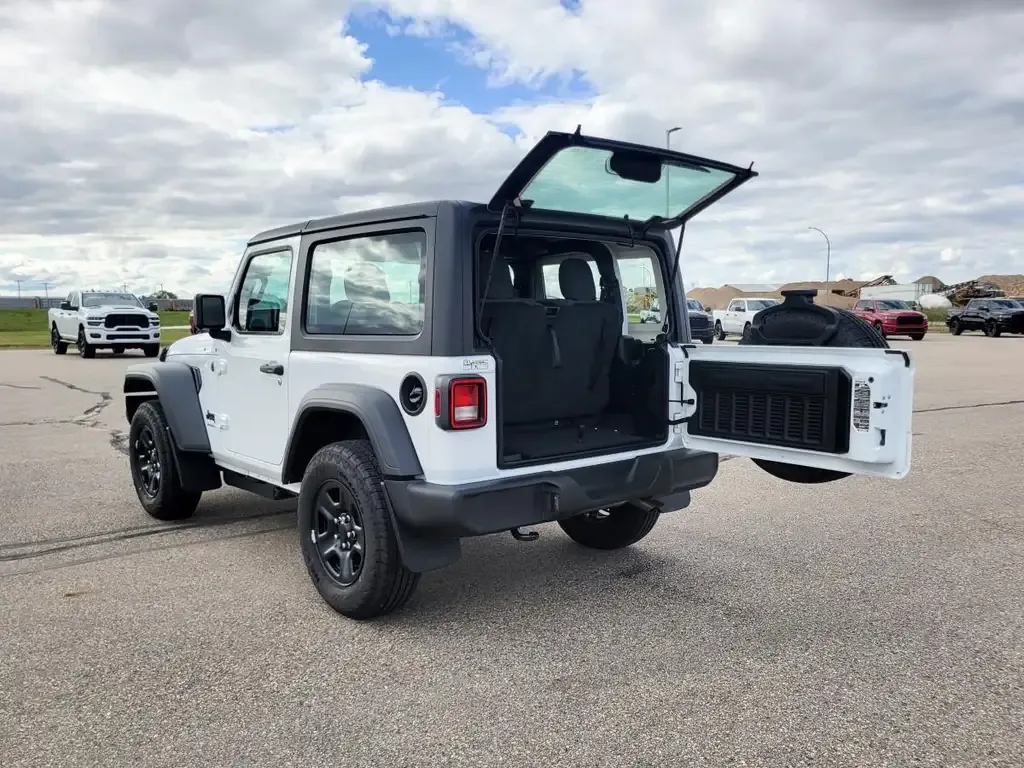 Jeep Wrangler 2026 photo 5