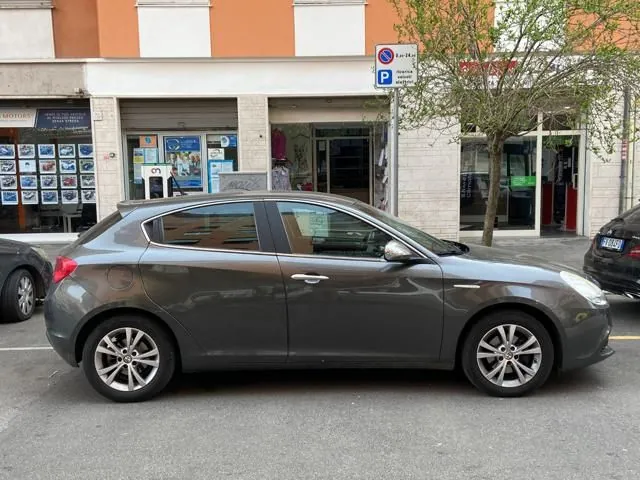 Alfa Romeo Giulietta 2013 photo 4