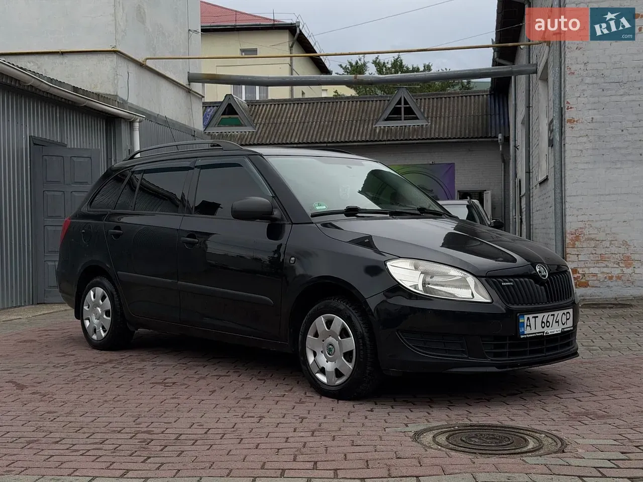 Skoda Fabia 2011 photo 2